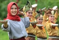 makna-tari-piring Makna dalam tari piring