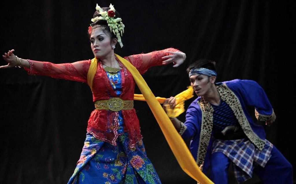 Koleksi tari berpasangan Nusantara