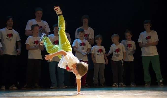 Contoh Tari tradisi baru pola non tradisi