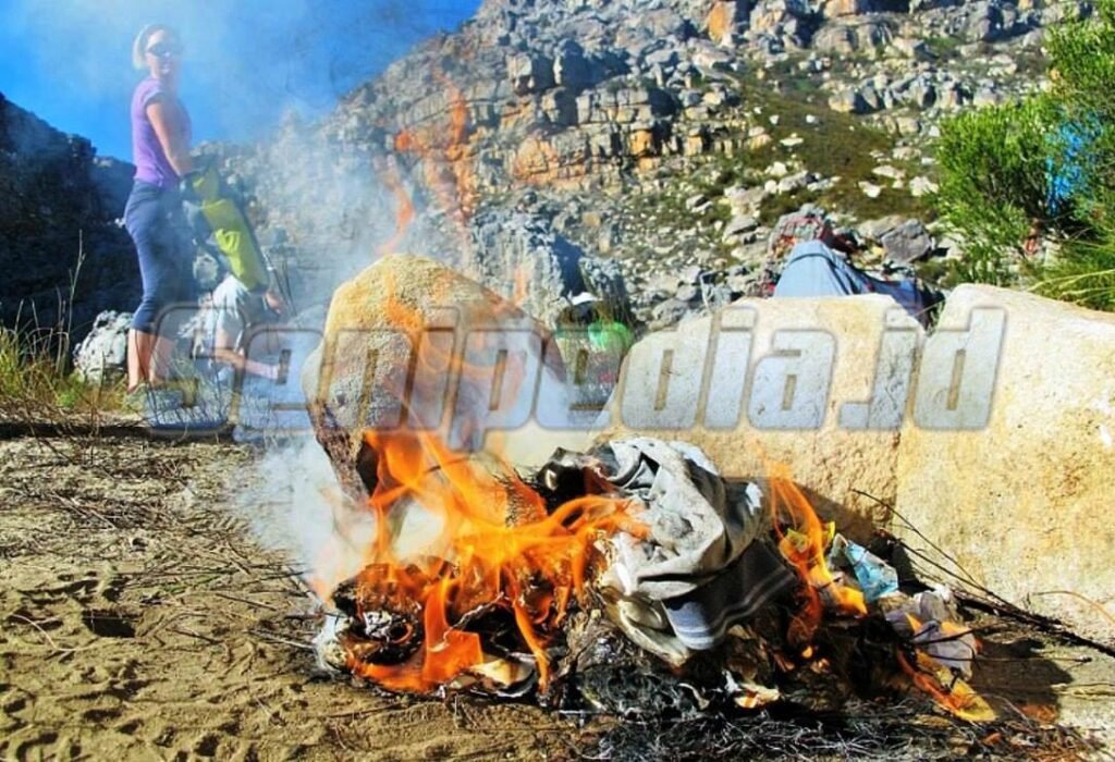 Contoh-Teks-Diskusi-Tentang-Sampah