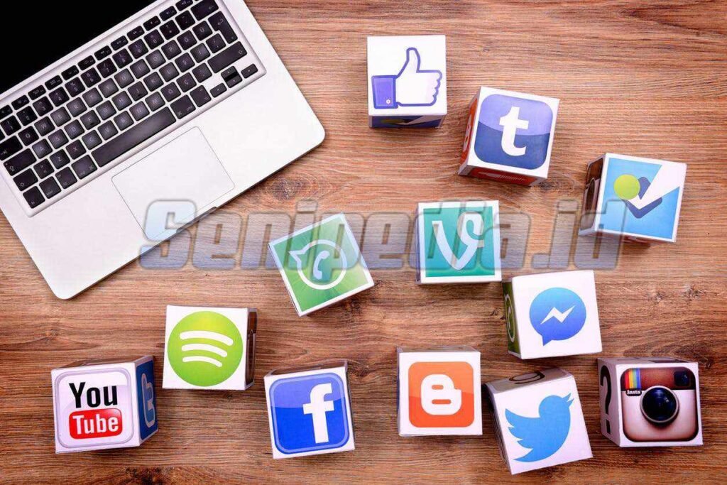 Contoh-Teks-Diskusi-Tentang-media-sosial